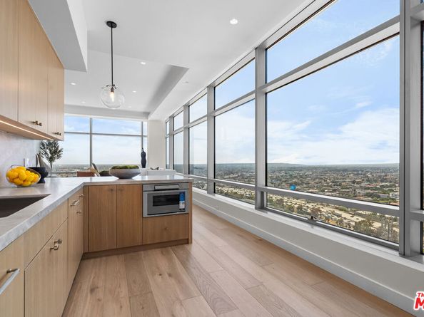 900 W Olympic Boulevard 27B, Los Angeles CA 90015