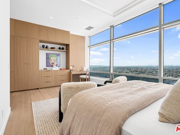 900 W Olympic Boulevard 27B, Los Angeles CA 90015