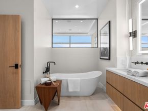 900 W Olympic Boulevard 27B, Los Angeles CA 90015