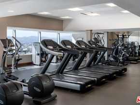 900 W Olympic Boulevard 27B, Los Angeles CA 90015