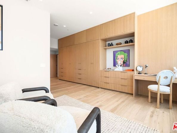 900 W Olympic Boulevard 27B, Los Angeles CA 90015