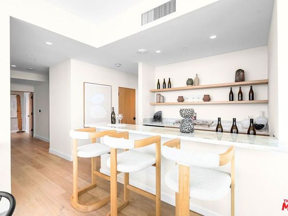 900 W Olympic Boulevard 27B, Los Angeles CA 90015