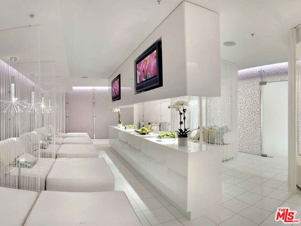 900 W Olympic Boulevard 27B, Los Angeles CA 90015