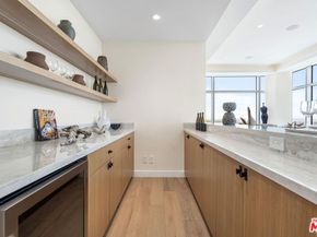 900 W Olympic Boulevard 27B, Los Angeles CA 90015