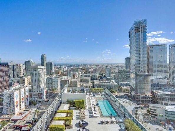 900 W Olympic Boulevard 27B, Los Angeles CA 90015