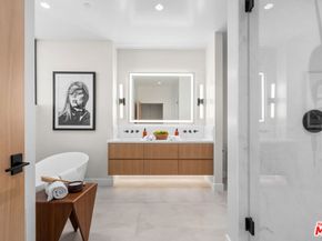 900 W Olympic Boulevard 27B, Los Angeles CA 90015