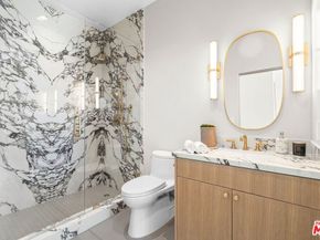 900 W Olympic Boulevard 27B, Los Angeles CA 90015