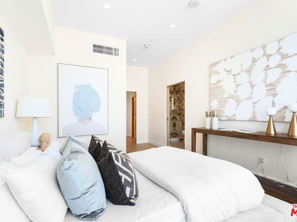 900 W Olympic Boulevard 27B, Los Angeles CA 90015