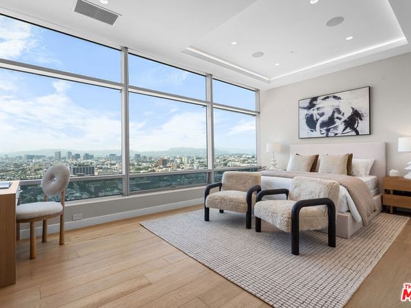 900 W Olympic Boulevard 27B, Los Angeles CA 90015