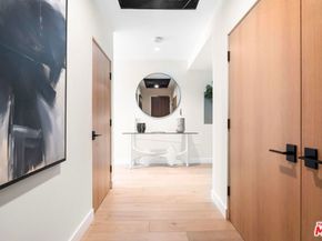 900 W Olympic Boulevard 27B, Los Angeles CA 90015