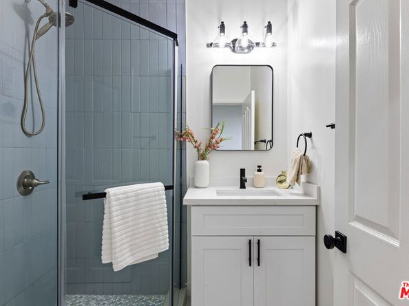 8507 Naylor Avenue, Los Angeles CA 90045