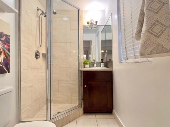 5633 Carlton Way 203, Los Angeles CA 90028