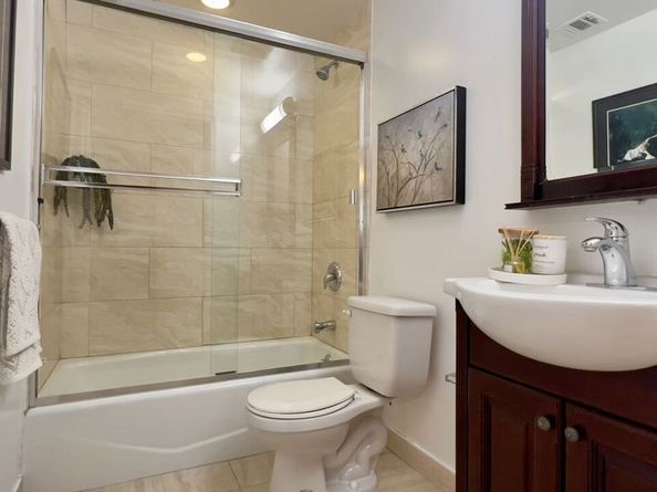 5633 Carlton Way 203, Los Angeles CA 90028