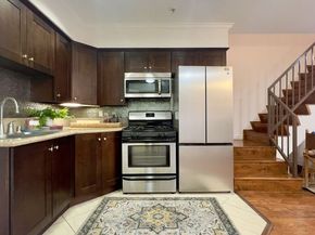 5633 Carlton Way 203, Los Angeles CA 90028