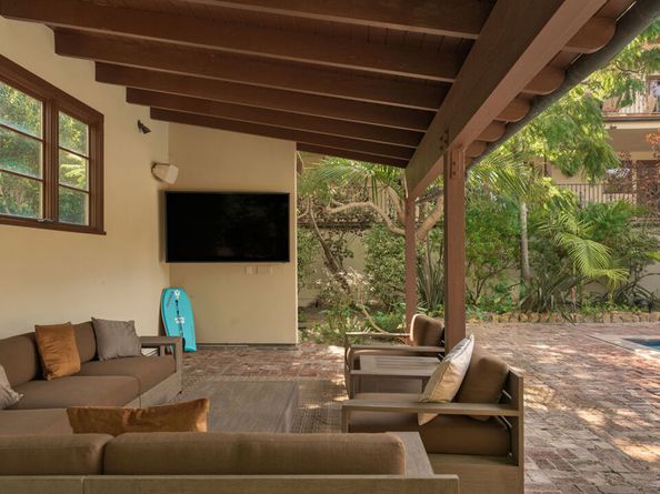 7046 Grasswood Avenue, Malibu CA 90265