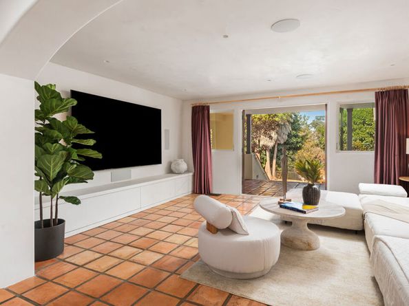 7046 Grasswood Avenue, Malibu CA 90265