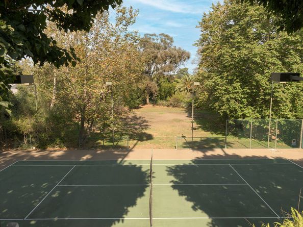 7046 Grasswood Avenue, Malibu CA 90265