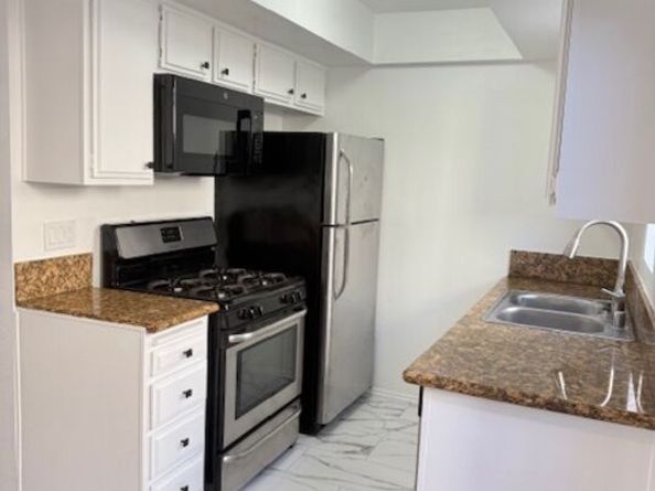 558 EVERGREEN Street 8, Inglewood CA 90302