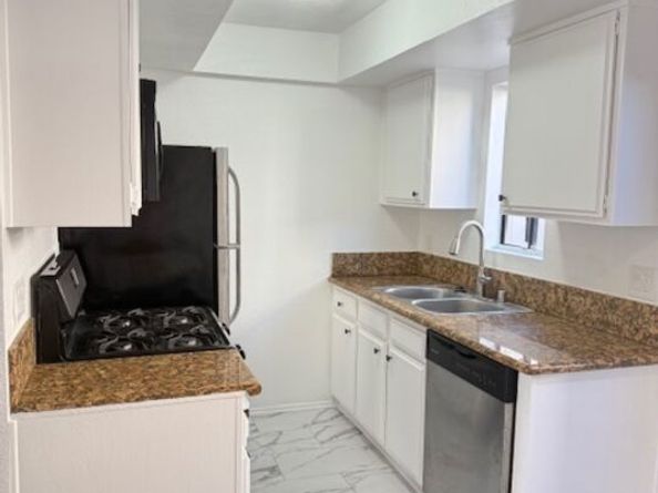 558 EVERGREEN Street 8, Inglewood CA 90302