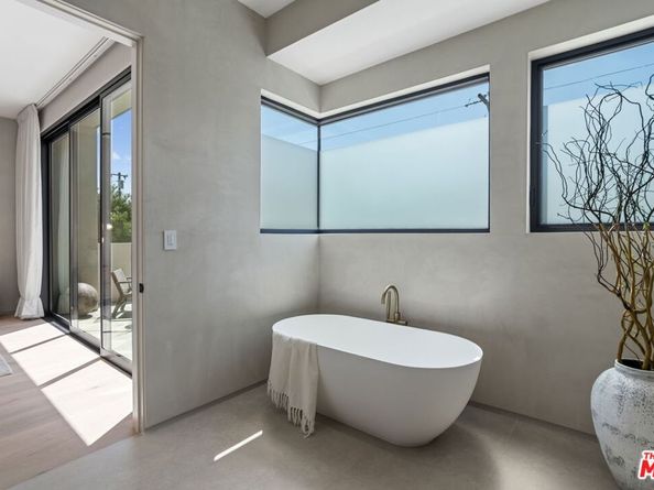 6638 Lindenhurst Ave., Los Angeles CA 90048