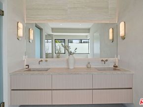 6638 Lindenhurst Ave., Los Angeles CA 90048