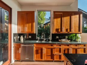 2336 Boone Avenue, Venice CA 90291