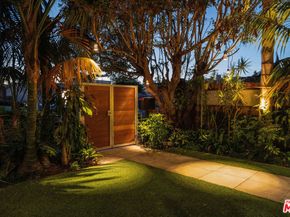 2336 Boone Avenue, Venice CA 90291