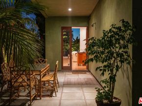 2336 Boone Avenue, Venice CA 90291