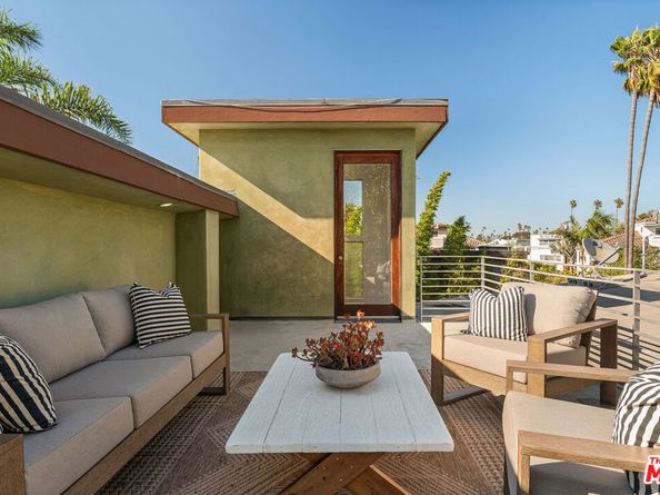 2336 Boone Avenue, Venice CA 90291