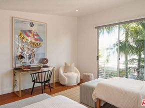 2336 Boone Avenue, Venice CA 90291