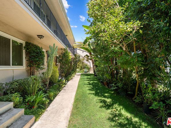 1517 Harvard Street 7, Santa Monica CA 90404