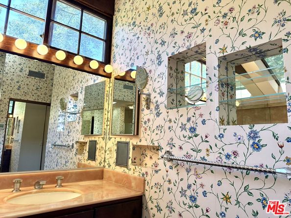 1754 Mandeville Canyon Road, Los Angeles CA 90049
