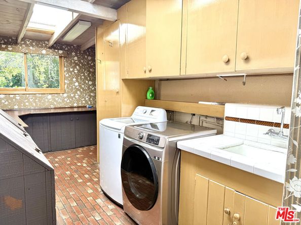 1754 Mandeville Canyon Road, Los Angeles CA 90049