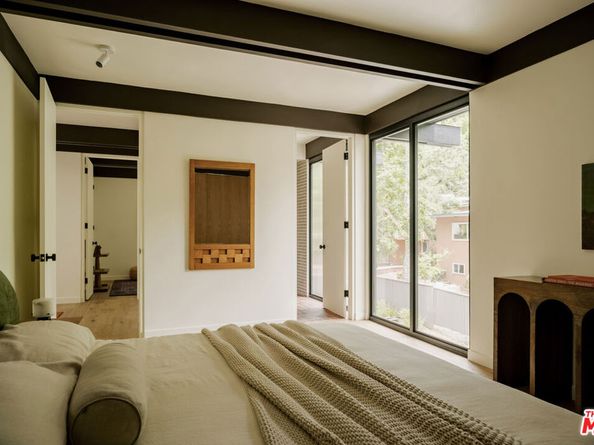 5649 Valley Oak Drive, Los Angeles CA 90068