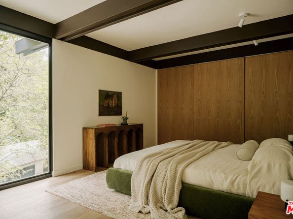 5649 Valley Oak Drive, Los Angeles CA 90068