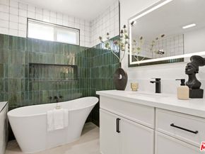 1020 W 55th Street, Los Angeles CA 90037