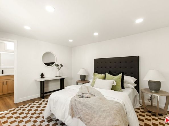 1020 W 55th Street, Los Angeles CA 90037