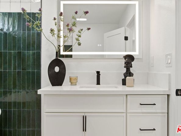 1020 W 55th Street, Los Angeles CA 90037