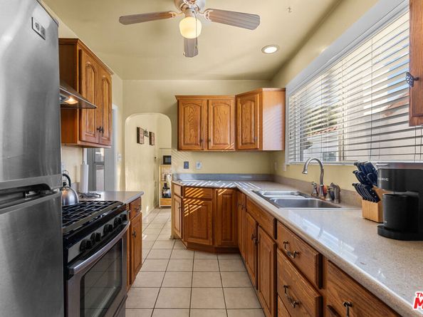 618 W 111th Place, Los Angeles CA 90044