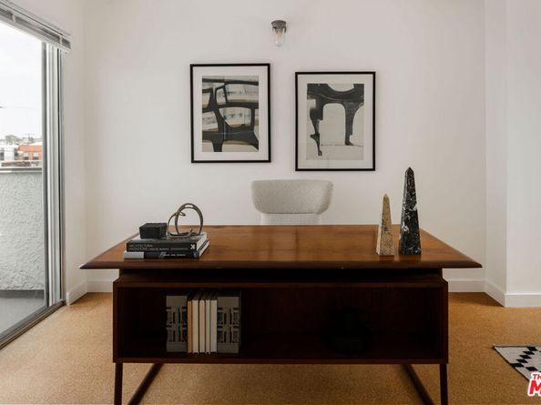 558 Rose Avenue, Venice CA 90291