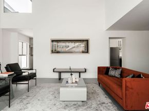 558 Rose Avenue, Venice CA 90291