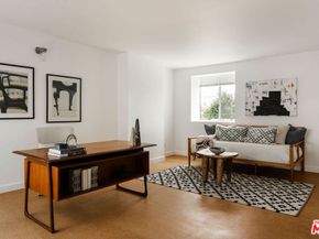 558 Rose Avenue, Venice CA 90291