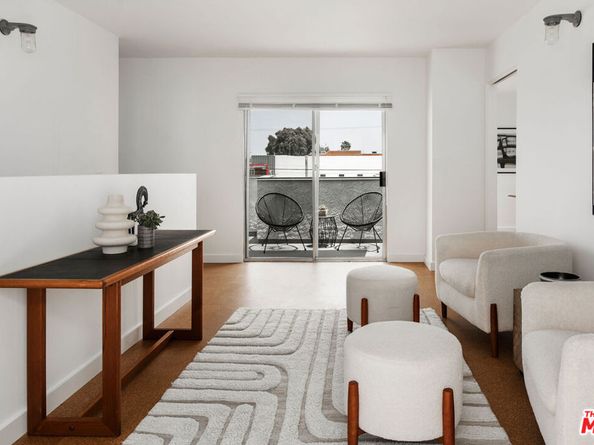 558 Rose Avenue, Venice CA 90291