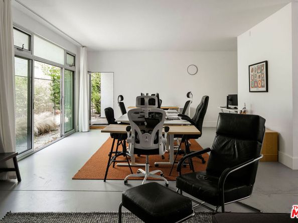 558 Rose Avenue, Venice CA 90291