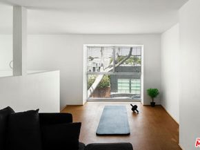 558 Rose Avenue, Venice CA 90291