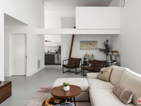 558 Rose Avenue, Venice CA 90291
