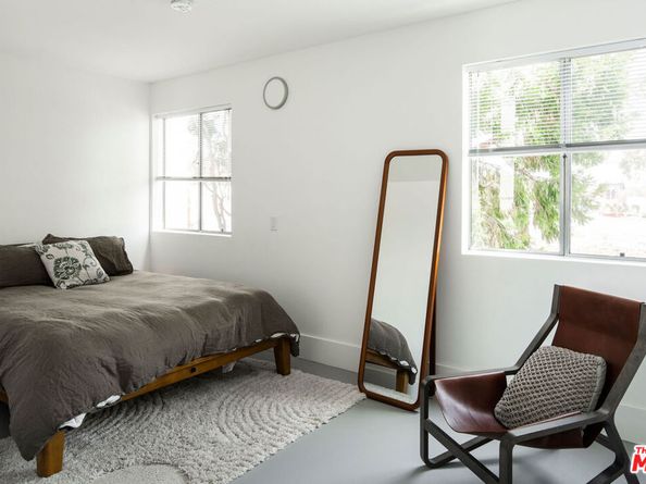558 Rose Avenue, Venice CA 90291