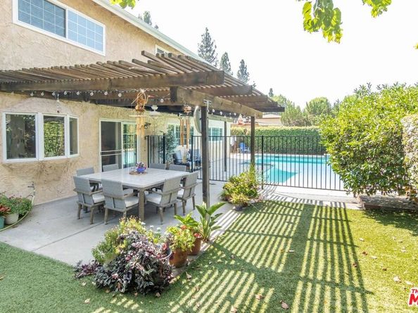 9625 Yolanda Avenue, Northridge CA 91324