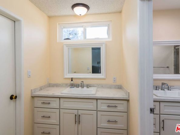 9625 Yolanda Avenue, Northridge CA 91324