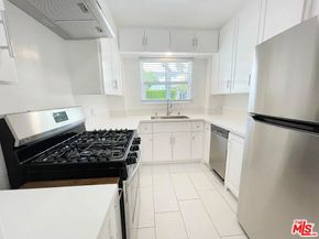 2102 Montana Avenue, Santa Monica CA 90403